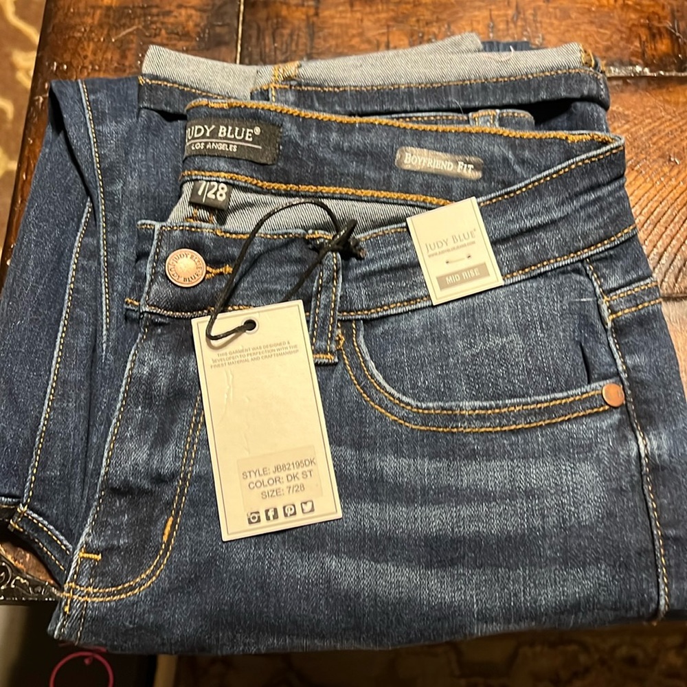 straight leg, boyfriend fit Judy Blue jeans